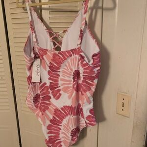 Rosegal Pink and White Swirl One Piece Swimsuit. Tag says 5x but looks smaller